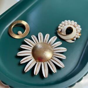 Vintage Mod 3 Piece Gold White Toned Brooch Pins Lot